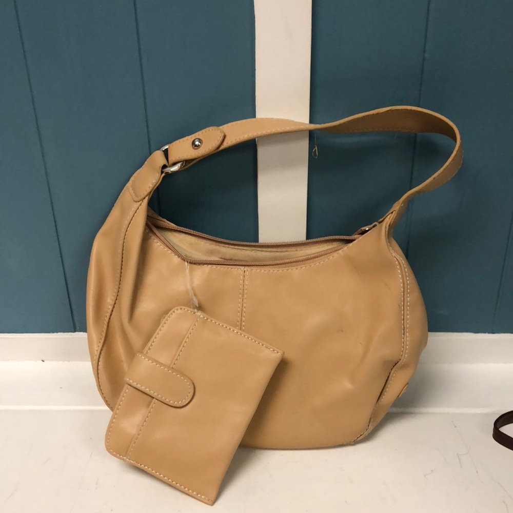 Nine West small tan bag with matching wallet 11”‎ x 7”
